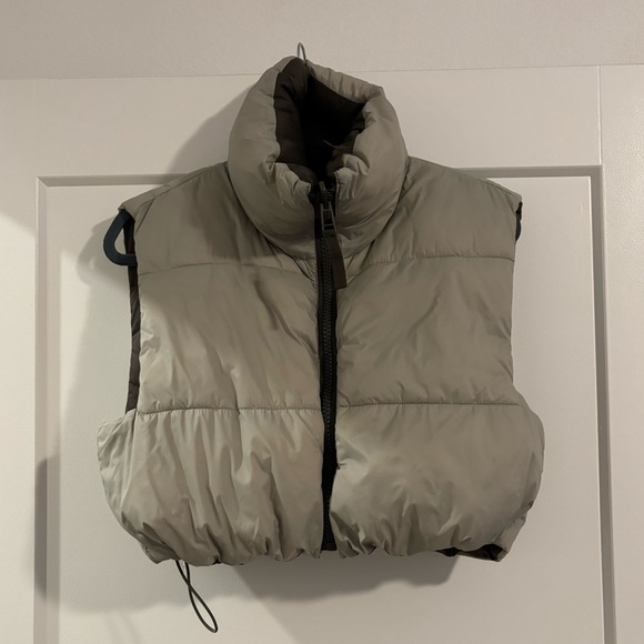 Zara Reversible Puffer Vest - Picture 3 of 5